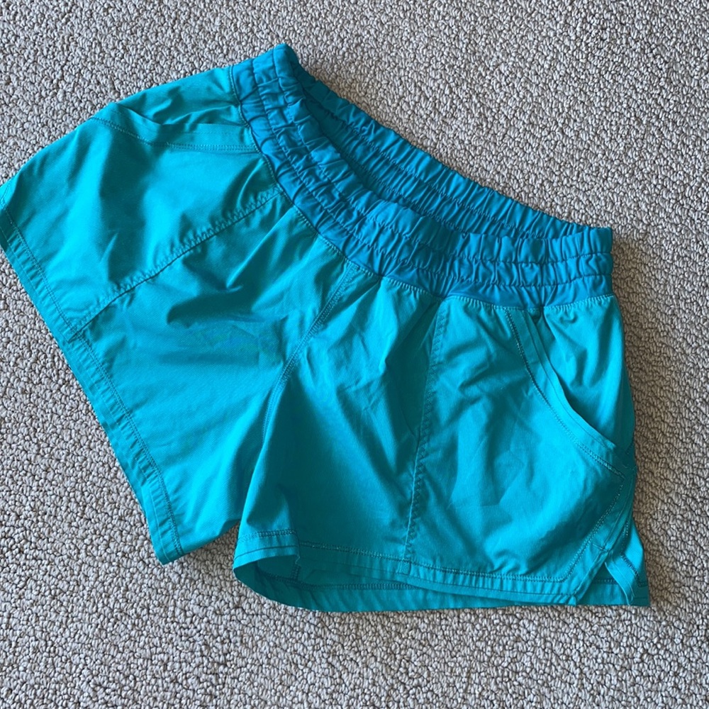 LULULEMON ATHLETIC SHORTS🌺